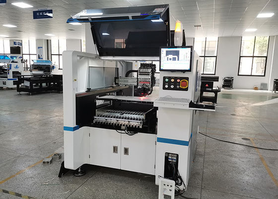 Le multi teste modulari della testa 10 selezionano e dispongono la macchina per i prodotti elettrici