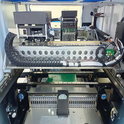 I doppi alimentatori 80000CPH del modulo 46pcs selezionano e dispongono la macchina